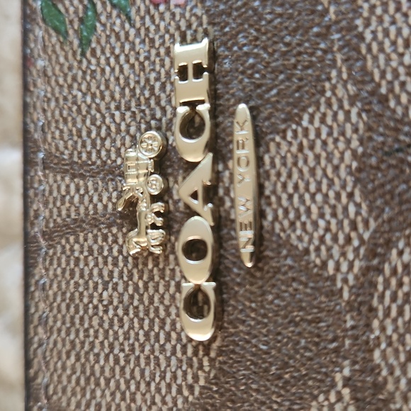 NWOT Coach Signature Wildflower Long Zippered Wallet/Wristlet 🤎🩷🌸🎁 - Picture 3 of 16